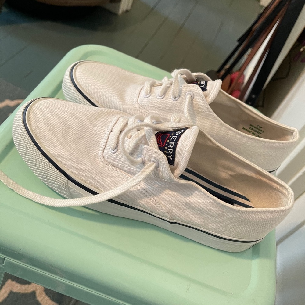 CLEAN Sperrys